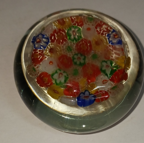 Set of 2 Paperweights Millefiori, Floral Millefiori Paperweights China - Picture 6 of 6
